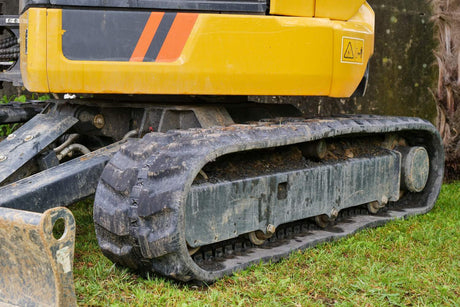 What is the difference between rubber and steel tracks?